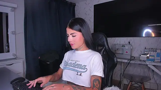 Snapshot of Lisegg_ chatting on 01-23-25, 12:30 Lisegg online show from 01-23-25, 12:30