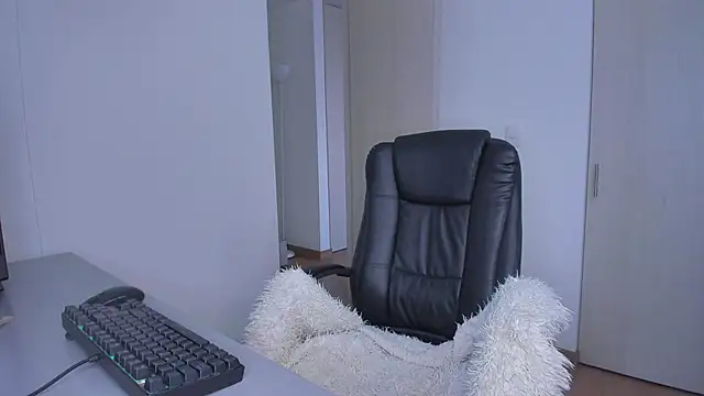 Snapshot of Lisegg_ chatting on 02-18-25, 04:16 Lisegg online show from 02-18-25, 04:16