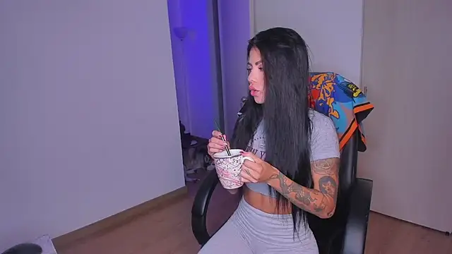 Snapshot of Lisegg_ chatting on 09-19-25, 10:05 Lisegg online show from 09-19-25, 10:05