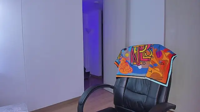 Snapshot of Lisegg_ chatting on 10-30-25, 10:27 Lisegg online show from 10-30-25, 10:27