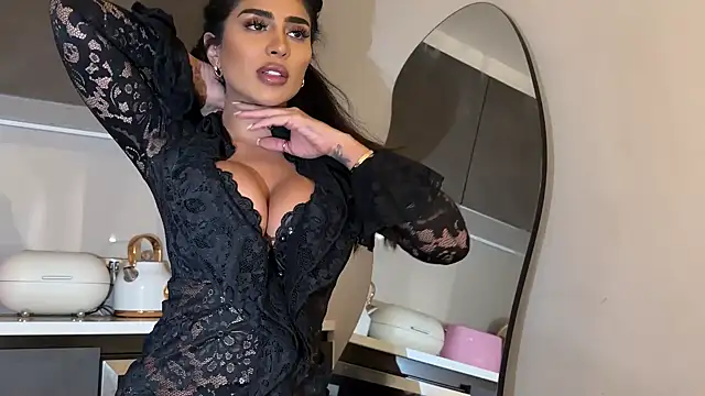 ArabicBarbie online show from 12-18-25, 10:49