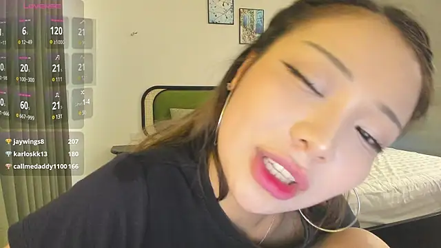 Snapshot of SaliUong chatting on 02-11-25, 09:31 SaliUong online show from 02-11-25, 09:31