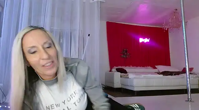 Snapshot of Sweet-Ginger chatting on 12-16-24, 10:45 Sweet-Ginger online show from 12-16-24, 10:45