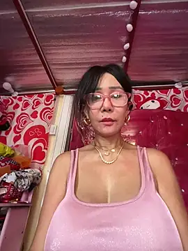 Snapshot of sweetieme chatting on 06-06-26, 02:05 sweetieme online show from 06-06-26, 02:05