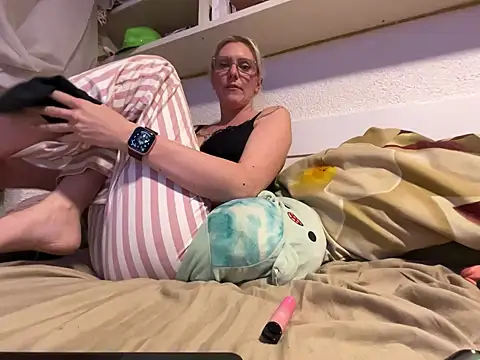 Snapshot of didi-diamond chatting on 12-16-24, 07:32 didi-diamond online show from 12-16-24, 07:32