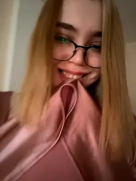 Snapshot of Nami_ninja chatting on 11-29-25, 07:44 Nami ninja online show from 11-29-25, 07:44