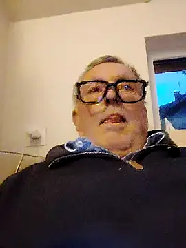 Snapshot of Corref chatting on 10-28-25, 05:04 Corref online show from 10-28-25, 05:04