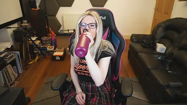 Snapshot of KelseyCobalt chatting on 12-12-24, 09:48 KelseyCobalt online show from 12-12-24, 09:48