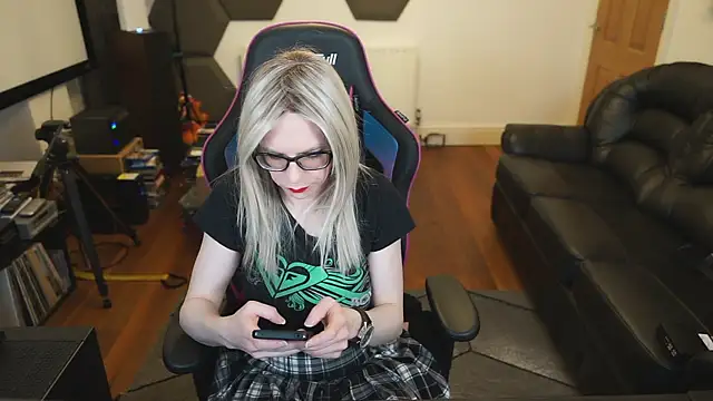 Snapshot of KelseyCobalt chatting on 02-06-25, 10:10 KelseyCobalt online show from 02-06-25, 10:10