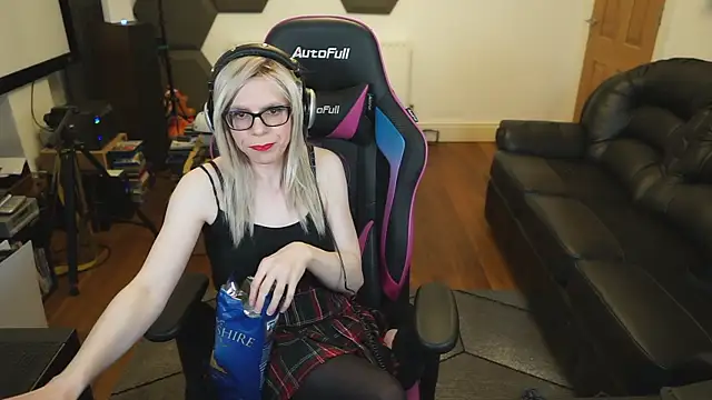 Snapshot of KelseyCobalt chatting on 02-13-25, 11:58 KelseyCobalt online show from 02-13-25, 11:58