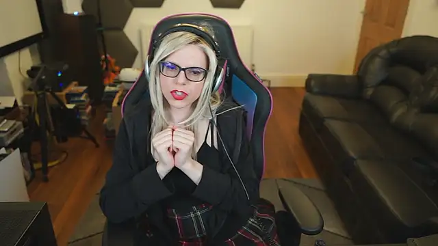 Snapshot of KelseyCobalt chatting on 02-16-25, 09:48 KelseyCobalt online show from 02-16-25, 09:48