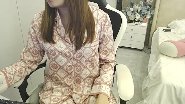 Snapshot of Hanako_love chatting on 02-13-25, 03:03 Hanako love online show from 02-13-25, 03:03