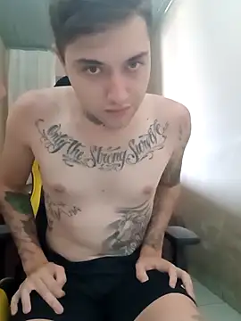 Snapshot of DanielMagains chatting on 03-04-25, 01:06 DanielMagains online show from 03-04-25, 01:06