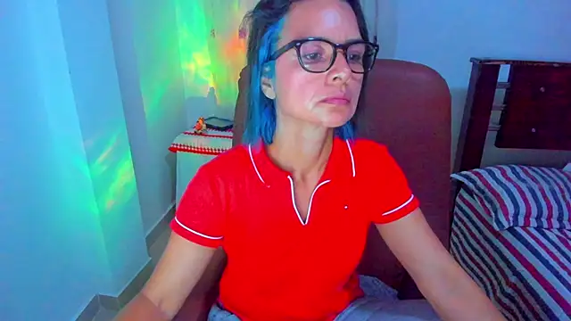 Snapshot of BrianaGarner chatting on 10-24-25, 08:11 BrianaGarner online show from 10-24-25, 08:11