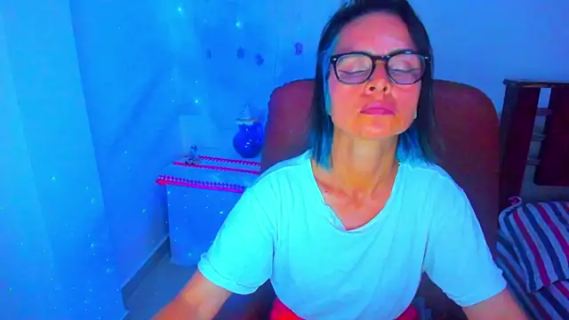 Snapshot of BrianaGarner chatting on 10-25-25, 04:20 BrianaGarner online show from 10-25-25, 04:20