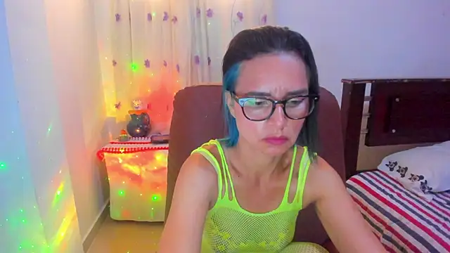 Snapshot of BrianaGarner chatting on 10-28-25, 05:15 BrianaGarner online show from 10-28-25, 05:15