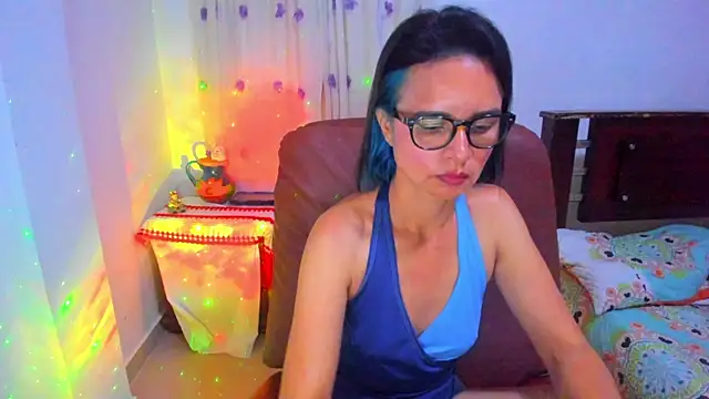 Snapshot of BrianaGarner chatting on 11-09-25, 04:44 BrianaGarner online show from 11-09-25, 04:44