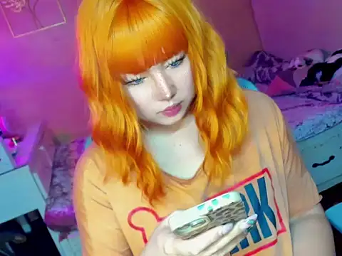 HOTnWILDalice online show from 11-17-25, 04:07