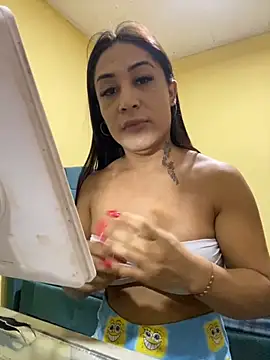 Snapshot of Afroditahott chatting on 12-14-25, 08:46 Afroditahott online show from 12-14-25, 08:46