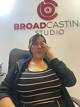 Lia Simons online show from 04-25-26, 03:09