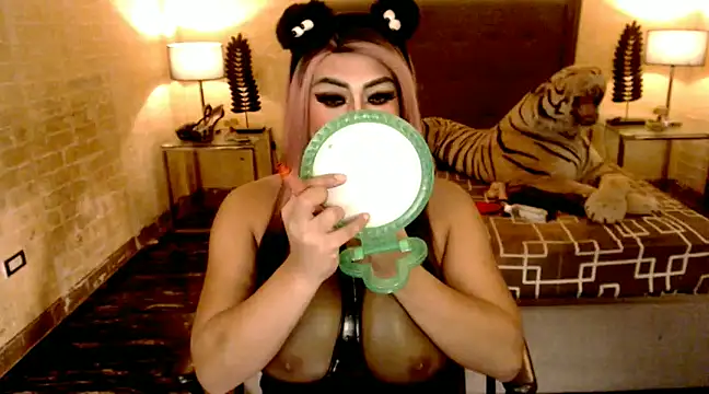 LavictoriaFox online show from 01-30-25, 10:40