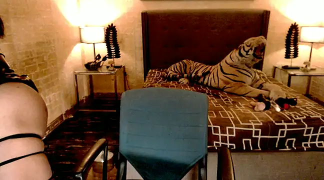 LavictoriaFox online show from 02-08-25, 06:12