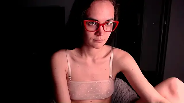 EvelynGG online show from 04-12-26, 06:57