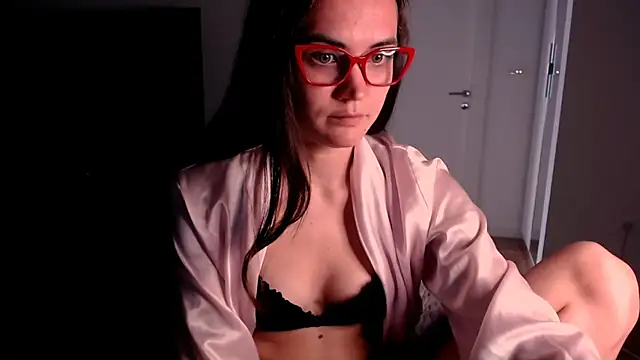 Snapshot of EvelynGG chatting on 05-19-26, 11:27 EvelynGG online show from 05-19-26, 11:27