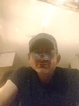 Snapshot of ROBERT0516 chatting on 01-12-26, 06:18 ROBERT0516 online show from 01-12-26, 06:18