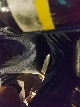 Snapshot of ROBERT0516 chatting on 02-07-26, 10:57 ROBERT0516 online show from 02-07-26, 10:57