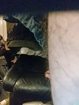 Snapshot of ROBERT0516 chatting on 02-10-26, 03:10 ROBERT0516 online show from 02-10-26, 03:10