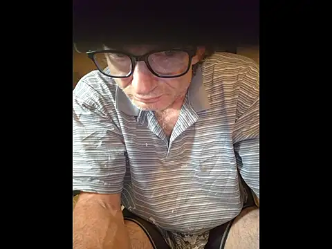 Snapshot of ROBERT0516 chatting on 07-04-26, 05:35 ROBERT0516 online show from 07-04-26, 05:35