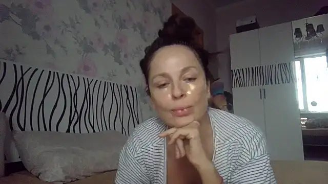 LindaStarS online show from 11-04-25, 05:28