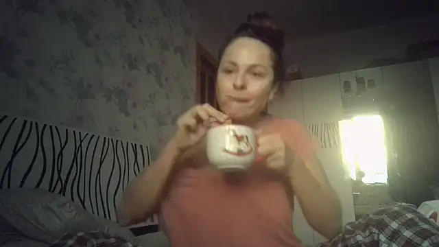 LindaStarS online show from 12-16-25, 02:22