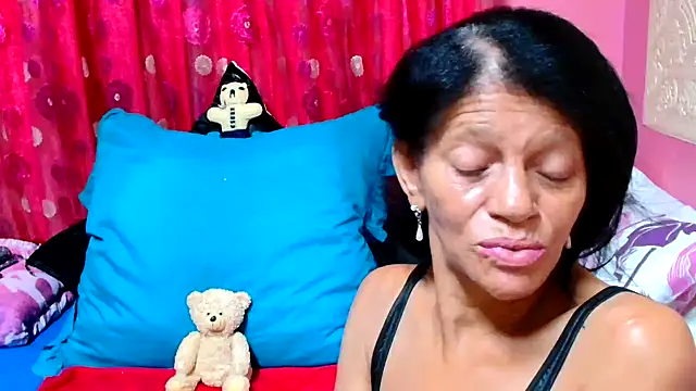 Snapshot of SLUTTYROXY chatting on 01-30-25, 08:42 SLUTTYROXY online show from 01-30-25, 08:42