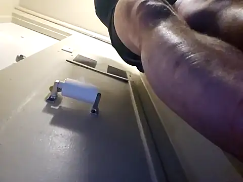 Snapshot of UncutHammer69 chatting on 03-15-25, 03:18 UncutHammer69 online show from 03-15-25, 03:18