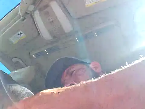 Snapshot of UncutHammer69 chatting on 10-01-25, 08:15 UncutHammer69 online show from 10-01-25, 08:15