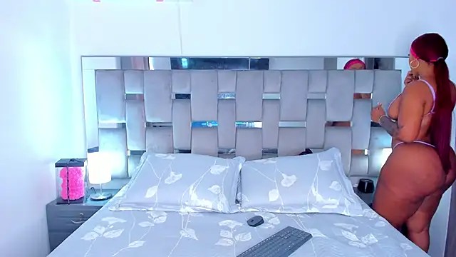 Cammiila online show from 12-14-25, 04:23