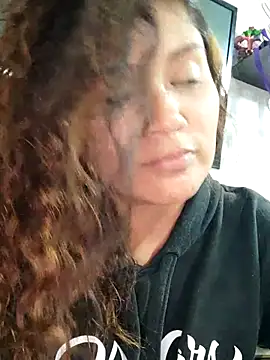 Snapshot of kinky_mila@xh chatting on 03-17-25, 03:25 kinky milaxh online show from 03-17-25, 03:25