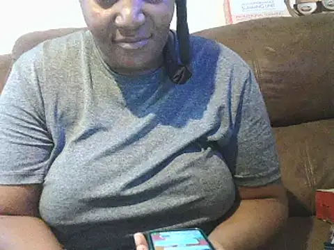 Snapshot of ebonytitts4u chatting on 03-18-25, 04:47 ebonytitts4u online show from 03-18-25, 04:47