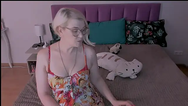 Snapshot of sabrinamacmarren chatting on 02-07-25, 04:24 sabrinamacmarren online show from 02-07-25, 04:24