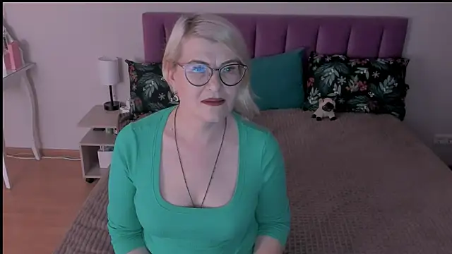 Snapshot of sabrinamacmarren chatting on 02-28-25, 04:10 sabrinamacmarren online show from 02-28-25, 04:10