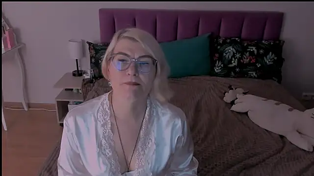 Snapshot of sabrinamacmarren chatting on 02-28-25, 11:34 sabrinamacmarren online show from 02-28-25, 11:34