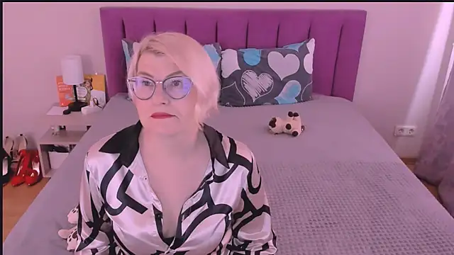 Snapshot of sabrinamacmarren chatting on 10-18-25, 12:06 sabrinamacmarren online show from 10-18-25, 12:06