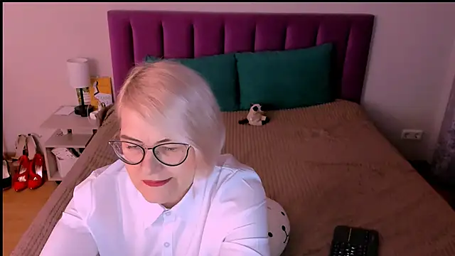 Snapshot of sabrinamacmarren chatting on 10-27-25, 03:38 sabrinamacmarren online show from 10-27-25, 03:38