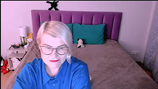 Snapshot of sabrinamacmarren chatting on 10-28-25, 02:31 sabrinamacmarren online show from 10-28-25, 02:31