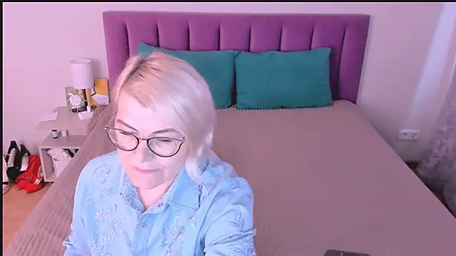 Snapshot of sabrinamacmarren chatting on 11-02-25, 01:13 sabrinamacmarren online show from 11-02-25, 01:13