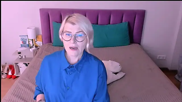 Snapshot of sabrinamacmarren chatting on 11-14-25, 03:00 sabrinamacmarren online show from 11-14-25, 03:00