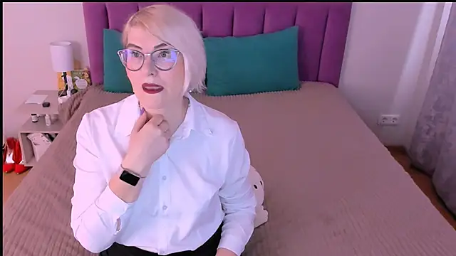 Snapshot of sabrinamacmarren chatting on 11-18-25, 07:57 sabrinamacmarren online show from 11-18-25, 07:57