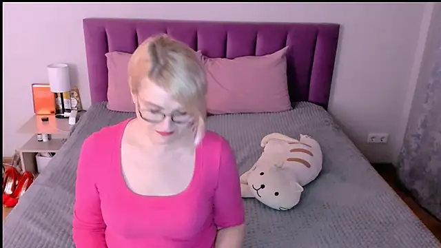 Snapshot of sabrinamacmarren chatting on 11-19-25, 06:41 sabrinamacmarren online show from 11-19-25, 06:41